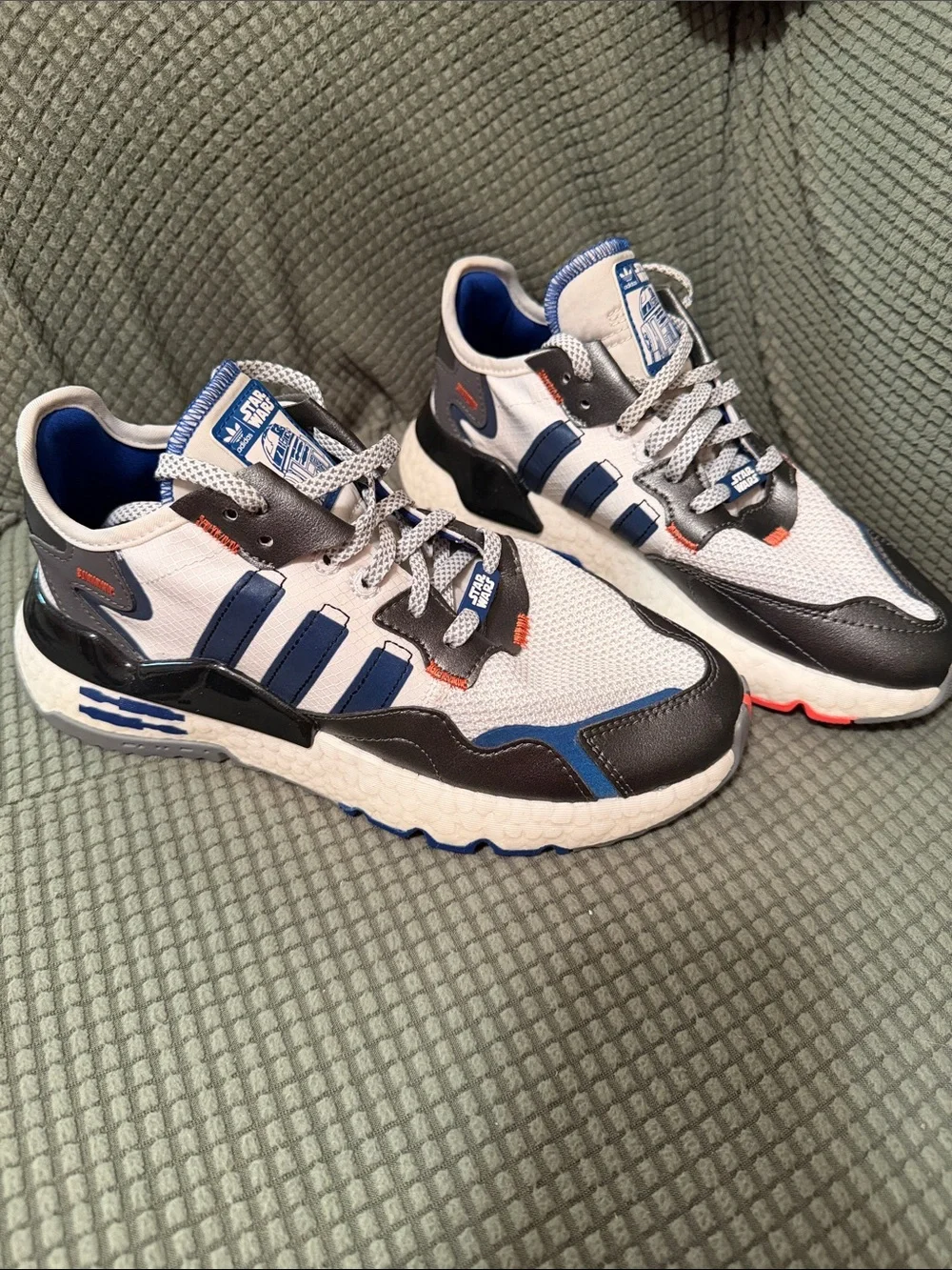 adidas Men’s night joggers Star Wars R2D2.   Size 6.